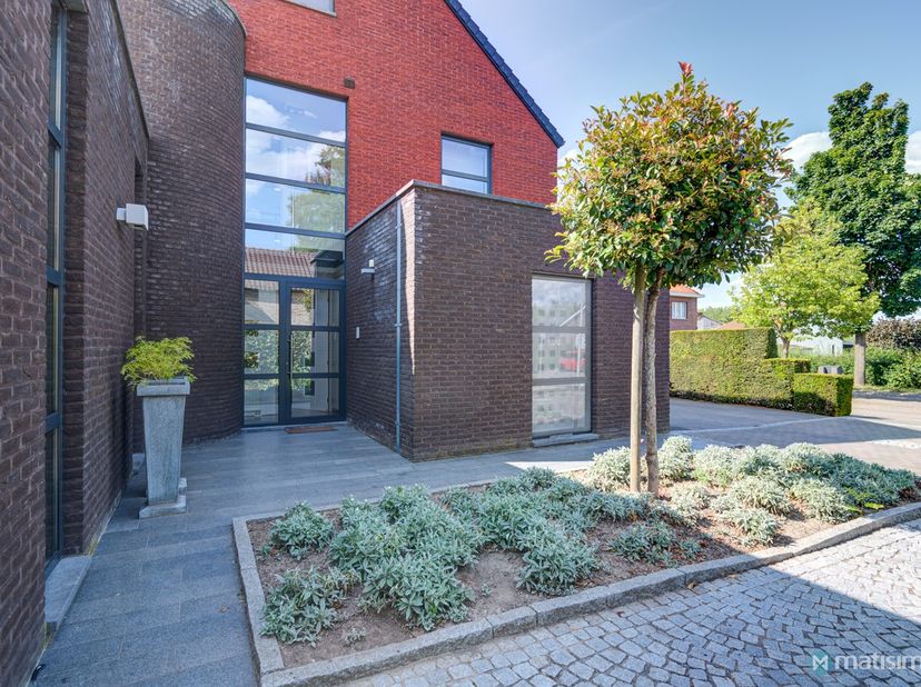 GELIJKVLOERS APPARTEMENT MET TUIN EN TWEE SLAAPKAMERS NABIJ HET STADSCENTRUM VAN BILZEN&lt;br /&gt;
&lt;br /&gt;
Dit ruime instapklare appartementen vinden we ter