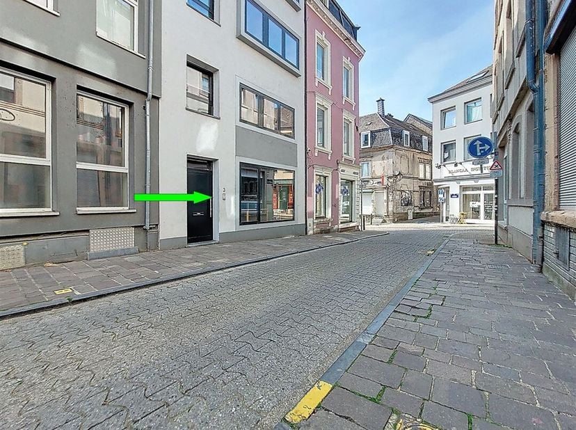 W Immobilière vous propose à Arlon, au coeur du centre ville, une belle surface commerciale de 84 m². Ce bien est composé  comme suit: surface commerc