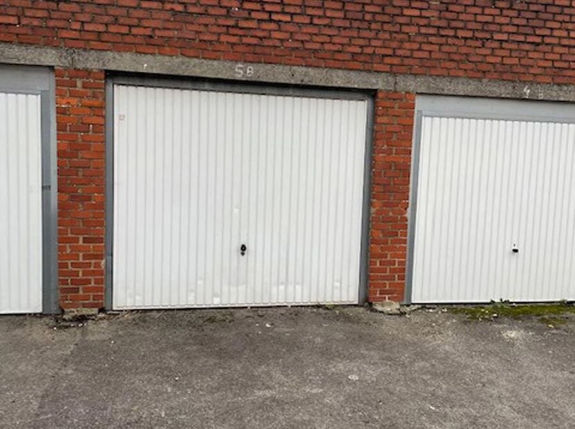 Garage désigné &#039;&#039;G16&#039;&#039; superficie 18 centiares situé à Montignies-sur-Sambre Chaussée de Châtelineau à côté du n°77&lt;br /&gt;
Dans un complexe de garages