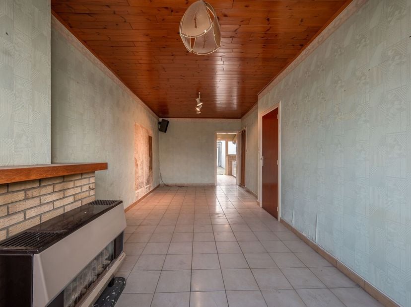 Te renoveren woning met 2 slaapkamers (mogelijkheid tot 3 slpk) gelegen op een goede locatie te Wenduine nabij centrum, winkels, openbaar vervoer, zee
