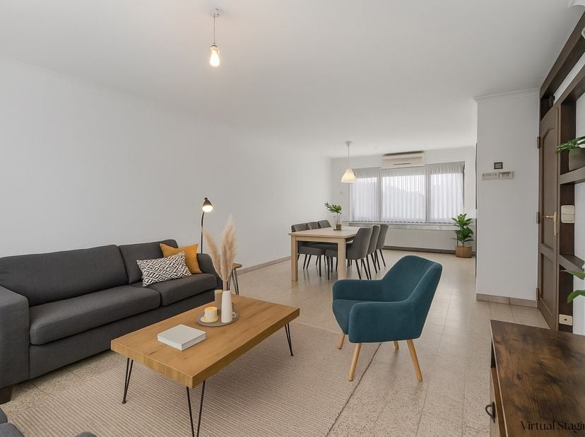 Deze charmante woning in een verkeersluwe wijk in Zulte combineert rust en privacy met het gemak van winkels, scholen en openbaar vervoer vlakbij. Ide