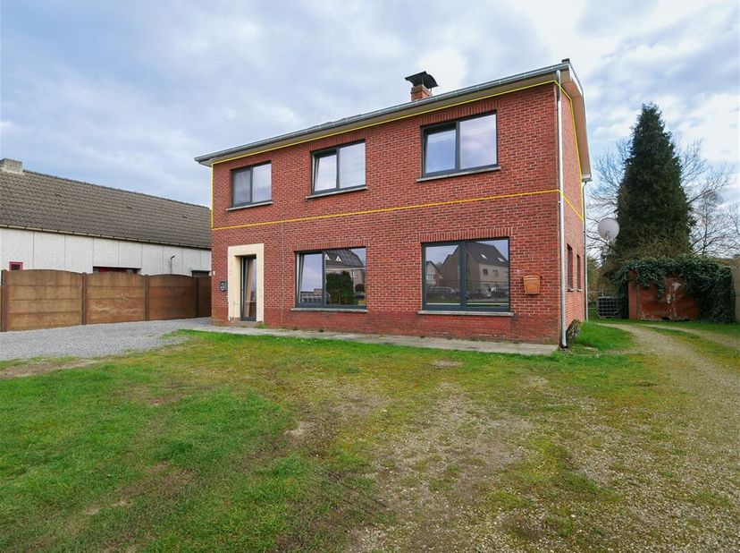 Het betreft een rustig gelegen appartement in een doodlopende straat te Heusden-Zolder. Het appartement is gelegen op de eerste verdieping en beschikt