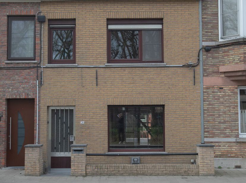 RENOVATIEWONING -  &lt;br /&gt;
 &lt;br /&gt;
Charmante rijwoning met tuin gelegen nabij het commerciële centrum van Sint-Kruis.  &lt;br /&gt;
Deze woning biedt tal van