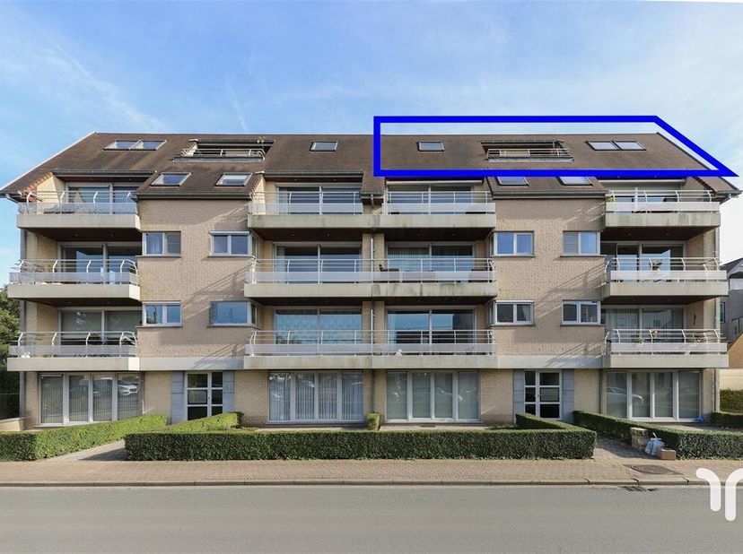 Instapklaar, prachtig dakappartement met 3 slaapkamers.&lt;br /&gt;
STARTPRIJS: Elk aanbod boven deze startprijs wordt voorgelegd aan de eigenaars die al da