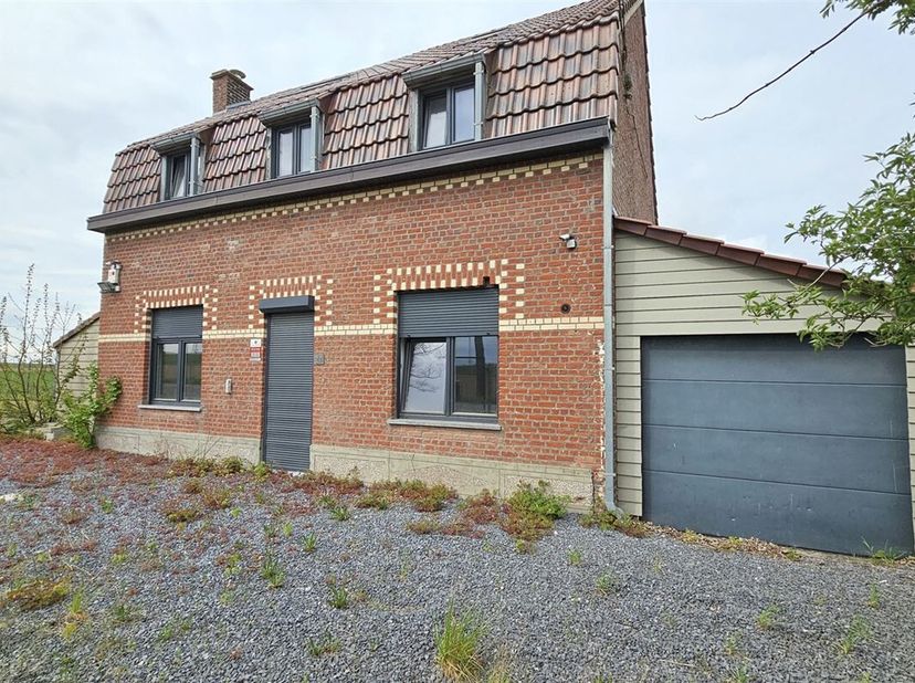 Prix: Offre à partir de 250.000 euros, frais d&#039;agence non inclus et à charge de l&#039;acquéreur.&lt;br /&gt;
Maison 4 façades à rénover et comprenant: &lt;br /&gt;
So