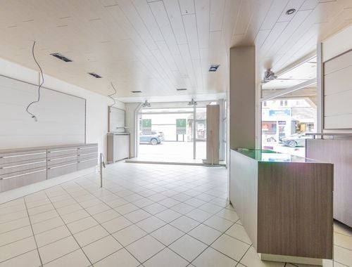                                         Commerce à louer à Zwevegem, € 500
