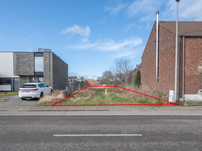 BOUWGROND  HALF OPEN BEBOUWING &lt;br /&gt;
   &lt;br /&gt;
GEMEENTE OUDSBERGEN  vierde afdeling -GRUITRODE  &lt;br /&gt;
Een perceel bouwgrond, gelegen aan de Ophovens