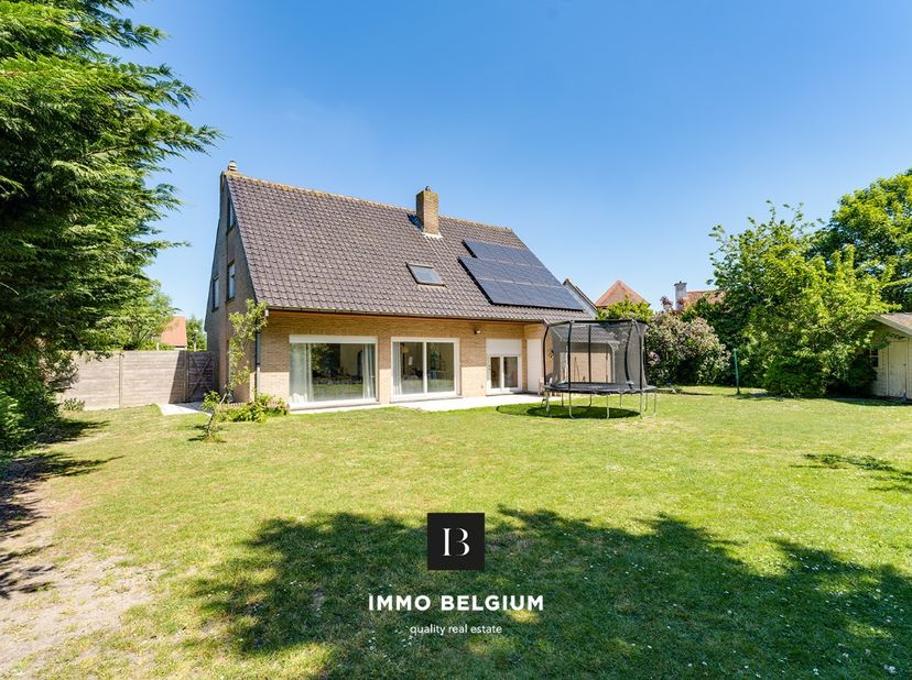 Moment de visite : Cette villa peut être visitée le 29 mai entre 10h et 14h. Les plans de construction sont disponibles sur demande. Afin de respecter