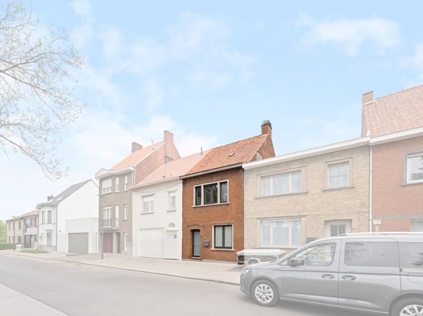 Bent u op zoek naar een leuke nieuwe woning? Deze centraal en toch rustig gelegen woning is gelegen vlakbij het centrum van Tielt alsook vlakbij het s