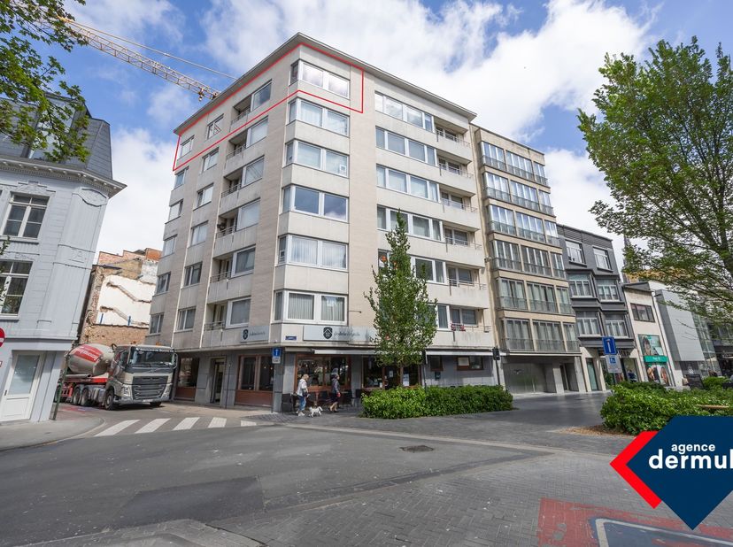 Au sixième étage de la Résidence Monico, vous découvrirez cet appartement lumineux qui allie confort et style. Grâce à son emplacement idéal à distanc
