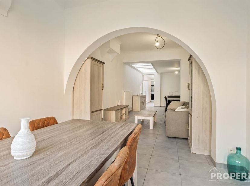 Instapklare woning met tuin in het hart van Moorslede&lt;br /&gt;
Ben je op zoek naar een charmante en instapklare woning op een centrale locatie? &lt;br /&gt;
In