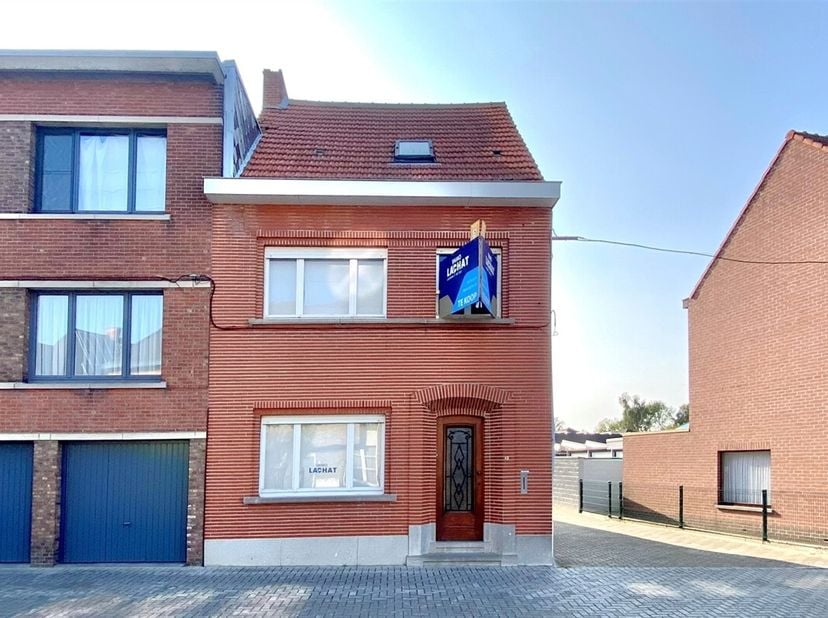 Op te frissen woning met 4 slaapkamers, gelegen in het centrum van Londerzeel.&lt;br /&gt;
Indeling (totale benutbare oppervlakte 205m²): kelder; gelijkvloe