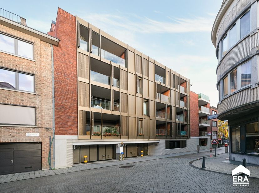 In het hartje van de stad Hasselt, op wandelafstand van winkels, een bakker, slager, vinden we dit prachtige project met assistentiewoningen, het Ursu