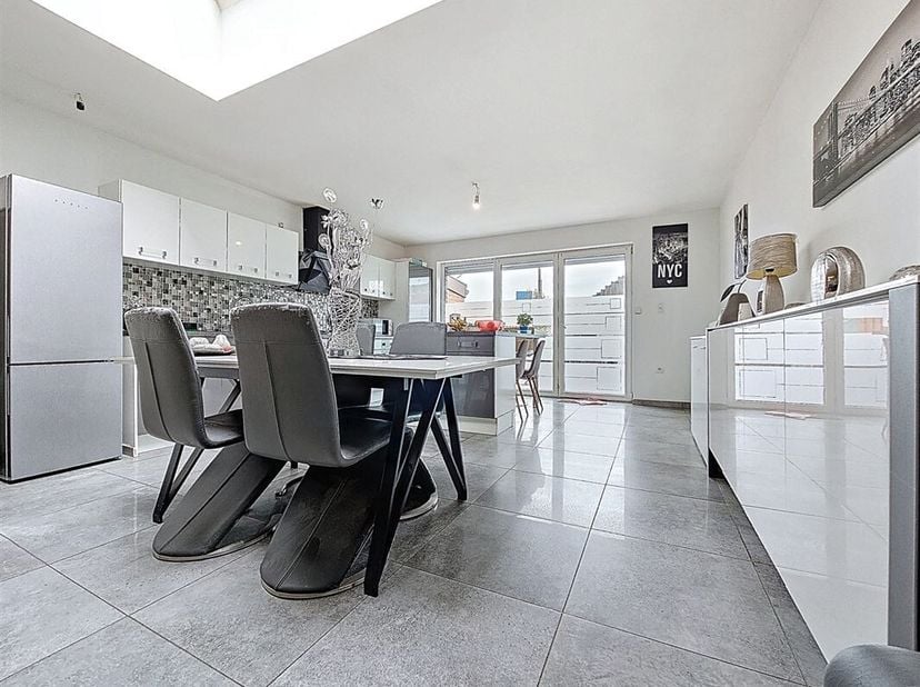SOUS OPTION - PLUS DE VISITE - Prix: Offre à partir de 170.000 euros, frais d&#039;agence non inclus et à charge de l&#039;acquéreur. &lt;br /&gt;
Maison habitable ra