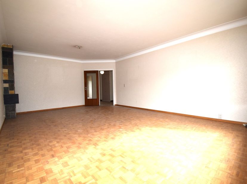 !!!Gelieve een mail te sturen naar INFO@BRVASTGOED.BE met vermelding van Naam, GSM nummer en adres van het te bezoeken pand!!!&lt;br /&gt;
Ruim appartement,