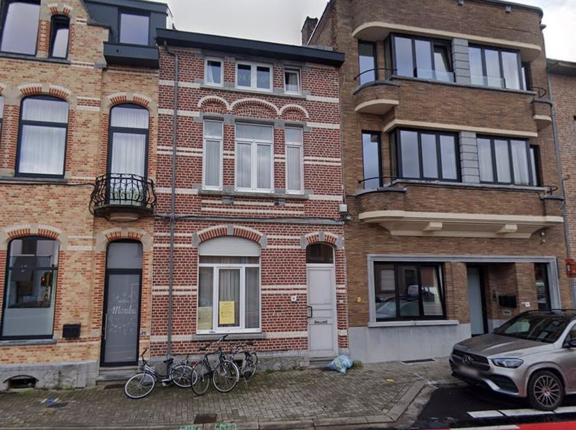 **Vraag uw brochure op/bezoek aan!**&lt;br /&gt;
Residentie The Hills is een opbrengstpand dat voor zowel studerende jongeren in de Leuvense stadskern als i