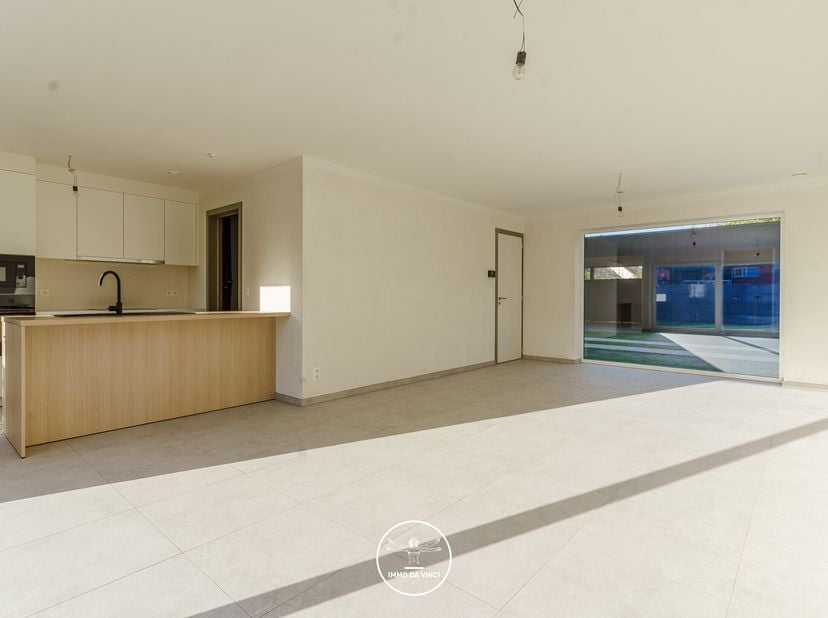 LIGGING&lt;br /&gt;
Dit nieuwbouwproject langs de Cooppallaan, vlakbij het centrum van Wetteren, biedt 9 energiezuinige woningen in een hedendaagse architec