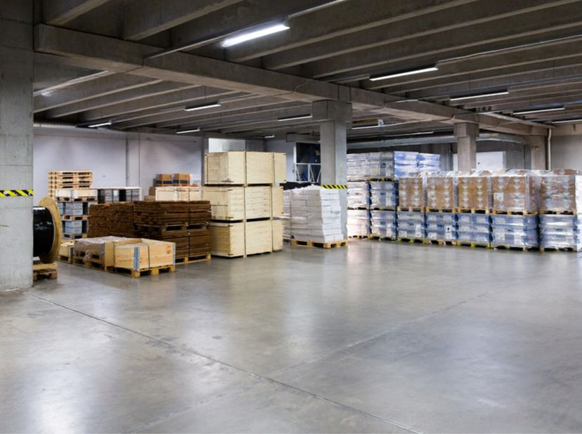 BRUSSEL - LAKEN (op 1,5km van Tours &amp; Taxis): Magazijn van 800 m² en kantoor van 200 m² (#1X+4_MGPI_BRU)&lt;br /&gt;
 Perceel van 1.010m² , strategisch op e