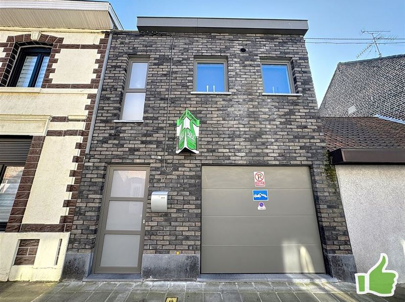 À vendre à Herseaux, maison récente construite en 2020 dans une rue en impasse, offrant une superficie habitable de 182 m². &lt;br /&gt;
Cette maison modern