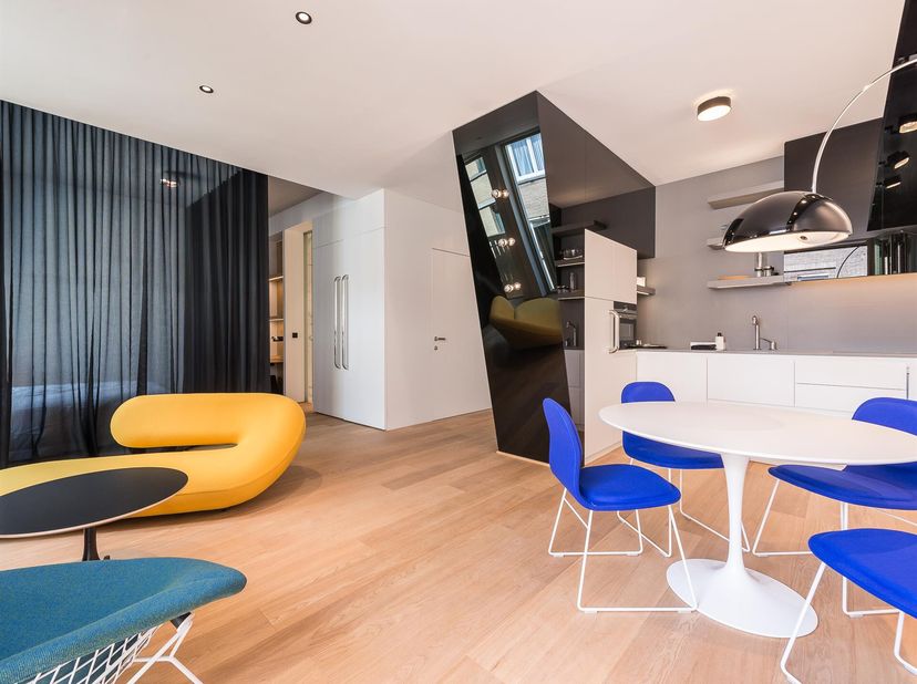 Situé en plein cur du quartier de la Toison d&#039;Or, au quatrième étage d&#039;un immeuble dessiné par le bureau darchitecte international &quot;UNStudio&quot; avec la