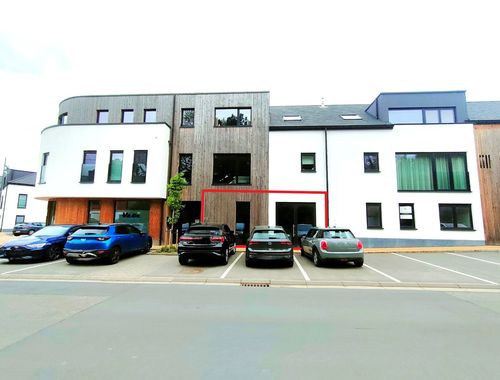                                         Commerce à vendre à Petit-Roeulx-lez-Nivelles, € 149.000
