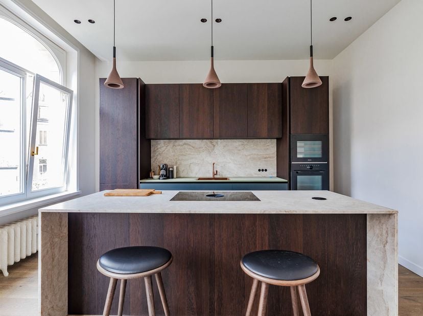 Uccle-Quartier LEPOUTRE-MOLIERE, au 2ème étage d&#039;une petite copropriété de caractère, un bel appartement magnifiquement rénové et meublé développant u
