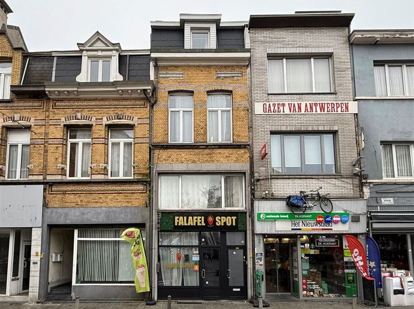 En plein centre animé d&#039;Oud Berchem, nous trouvons cette propriété commerciale avec au rez-de-chaussée un établissement de restauration (avec bail) d&#039;