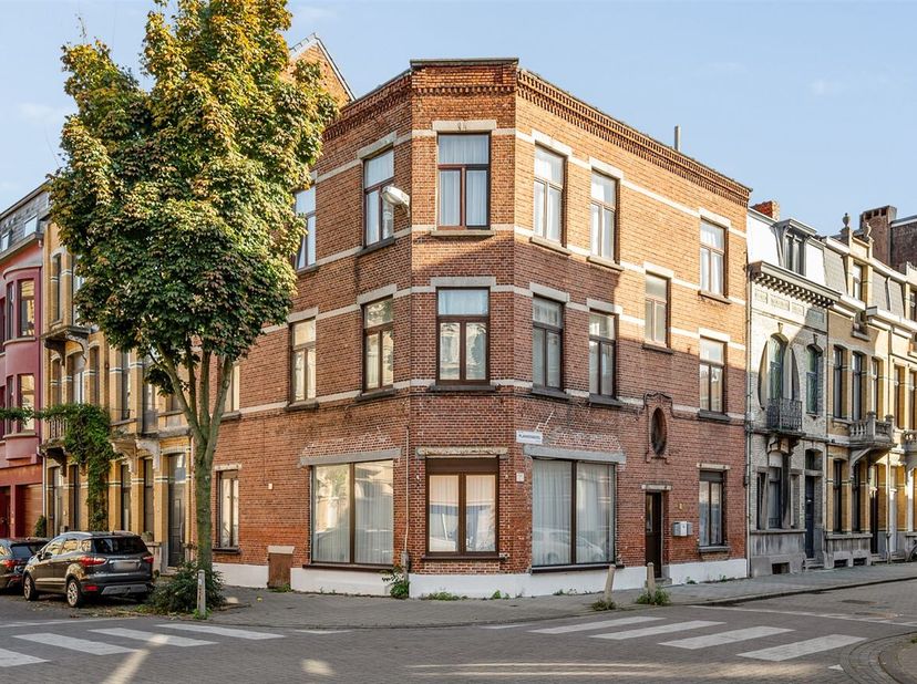 Opbrengsteigendom met 3 appartementen&lt;br /&gt;
Deze vergunde opbrengsteigendom is gelegen op de hoek van de Plankenbergstraat en Leeuwlantstraat, hier be