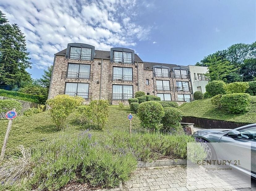 Situé à proximité du centre de Braine-l&#039;Alleud et de sa gare, CENTURY 21 Immo Dewaele est ravi de vous présenter cet appartement une chambre en très b