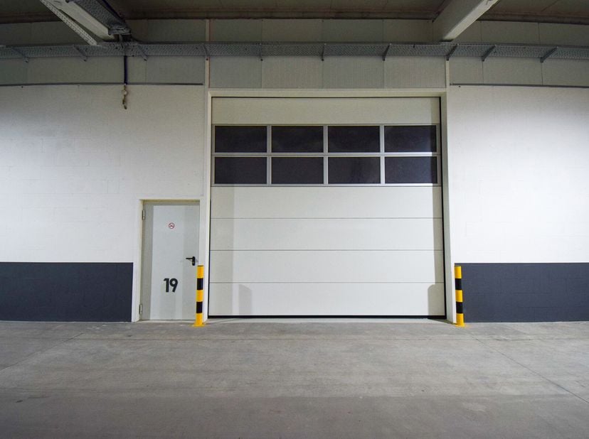 Heirbaan 104A, Anzegem Dernière unité disponible  prête à emménager et récemment rénovée !Caractéristiques :- 150 m² d&#039;espace de stockage avec porte s