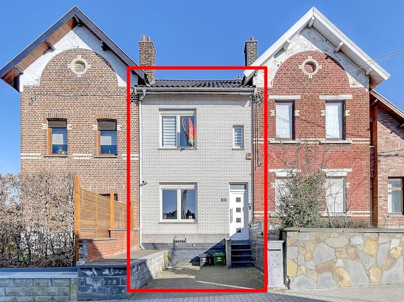 Visite virtuelle : https://my.matterport.com/show/?m=7nhW4mesYkt - L&#039;immobilière Sciara a le plaisir de vous proposer cette superbe maison d&#039;habitatio
