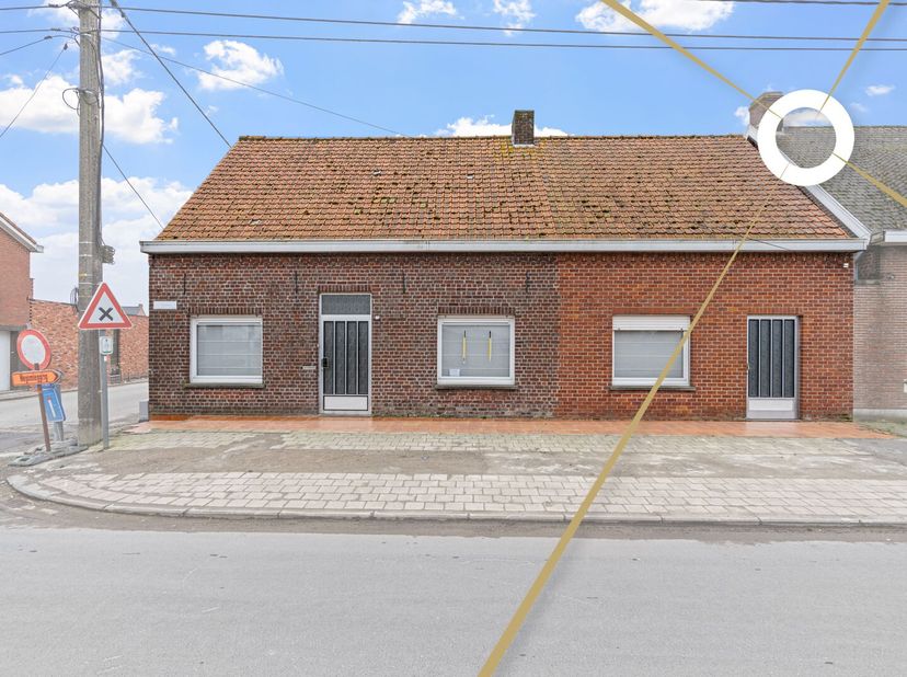 Ben je op zoek naar een woning met enorm veel ruimte en potentieel? Dan is deze grote gezinswoning in het charmante Woesten precies wat je zoekt!&lt;br /
