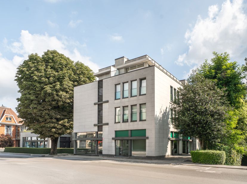VICTOIRE JUNOT vous propose sur Uccle, au coeur du Vert Chasseur, appartement penthouse duplex d&#039;une superficie habitable de 185 m².  L&#039;appartement se