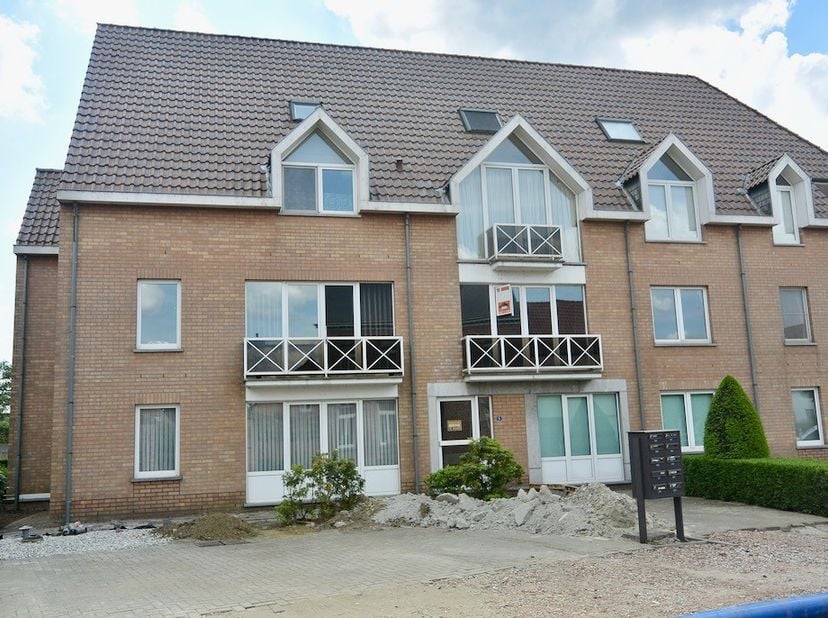 Ruim appartement op de eerste verdieping ! &lt;br /&gt;
&lt;br /&gt;
&lt;br /&gt;
Indeling : Inkomhal , woonkamer met open keuken , berging , badkamer , wc , 2 slaapkam