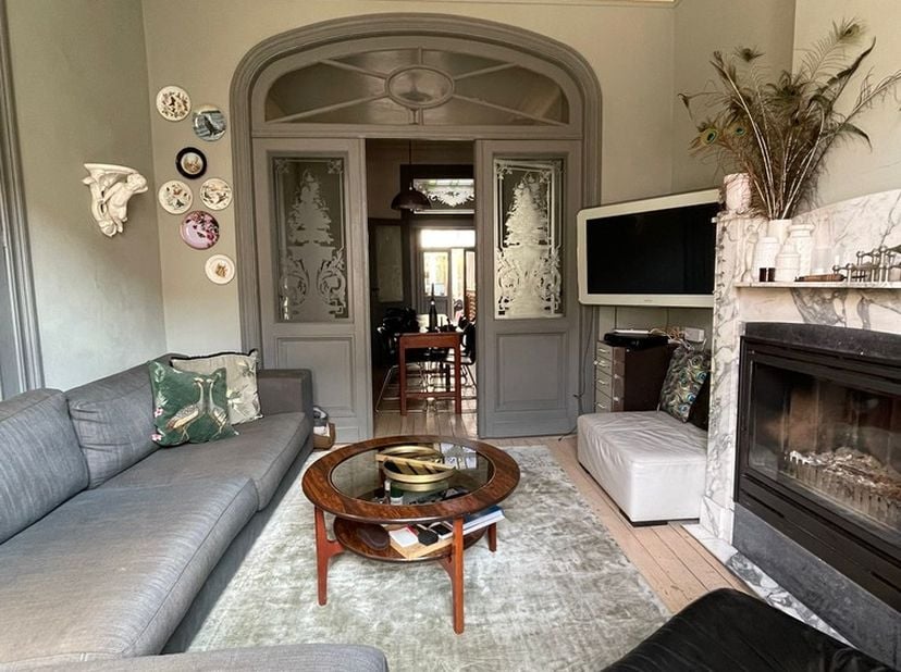 In een rustige straat, pal naast het geliefde Boekenbergpark, vindt u deze charmante en instapklare woning boordevol karakter. Met een bewoonbare oppe