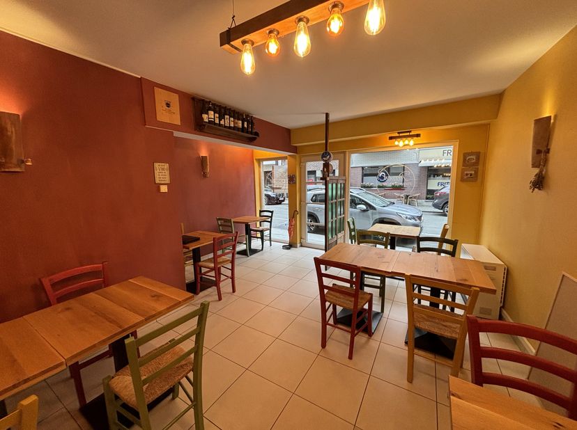 Rez-de-chaussée commercial à vendre – centre Wenduine.&lt;br /&gt;
Cette propriété commerciale récente est située à 20 m de la Kerkstraat dans le quartier a