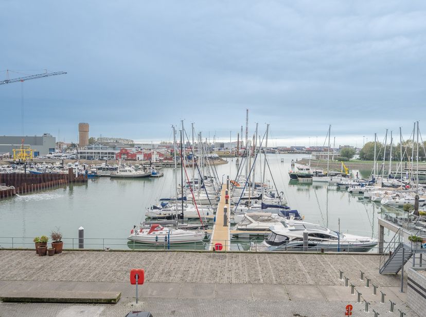 Res. Atlantic. Topappartement op een toplocatie.&lt;br /&gt;
&lt;br /&gt;
Zeer ruim appartement met een brede gevel, waardoor u kunt genieten van een prachtig zic