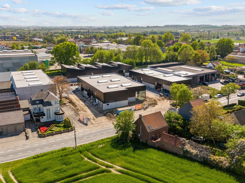 Bedrijfsvastgoed te koop
                    in 8551 Heestert