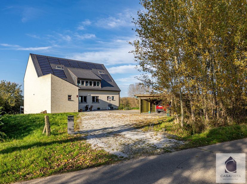 INDRUKWEKKENDE VILLA MET 4 BOUWLAGEN OP EEN LANDELIJK PERCEEL MET UNIEK PANORAMISCHE ZICHT. Voor dit soort woningen moet je in de Vlaamse Ardennen zij