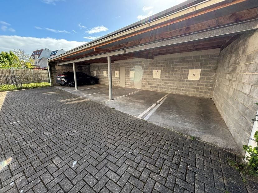 Garage à vendre
                    à 8450 Bredene