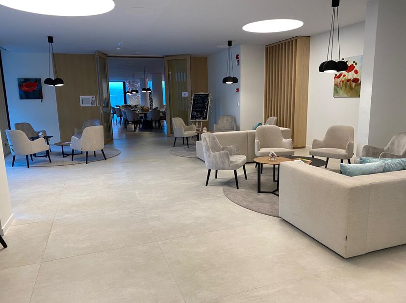 Droomt u ervan om elke dag wakker te worden met zicht op zee, strand en duinen?&lt;br /&gt;
Dan is Duinenzee de ideale haven. In de residentie met luxueuze