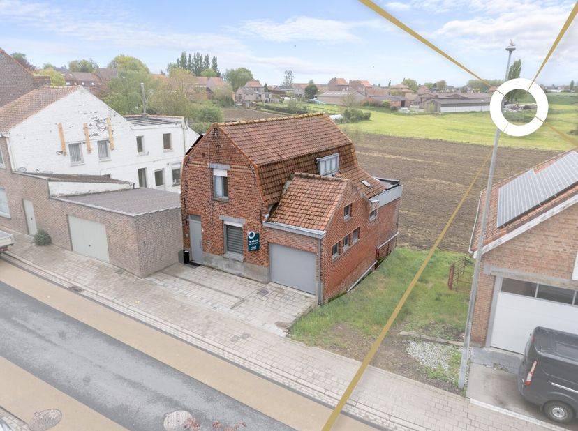 Welkom in het charmante, heuvelachtige Wijtschate, waar deze prachtige halfopen woning op je wacht. Gelegen aan de rand van het idyllische Kampagnebos