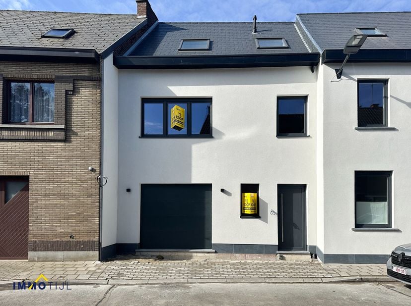 Nieuwbouwwoning te koop (6% BTW mogelijk) te Erembodegem!&lt;br /&gt;
Indeling: Inkomhal met apart toilet, een gezellige leefruimte met aansluitend de keuke