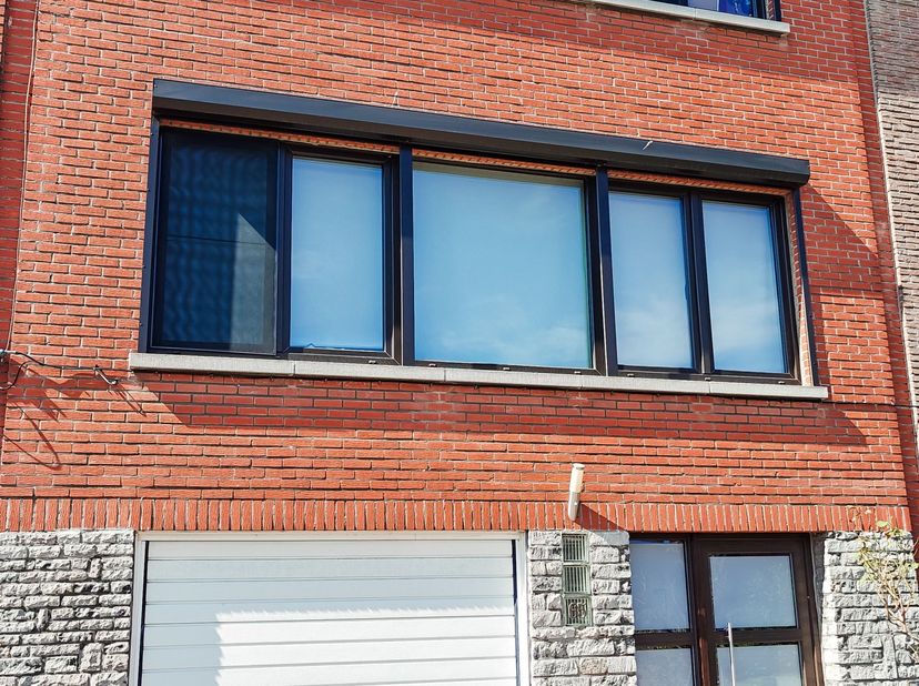Energiezuinige woning te koop.&lt;br /&gt;
&lt;br /&gt;
Deze verassend ruime en instapklare woning is gelegen op de grens tussen Ekeren en Kapellen.  Op wandelafs