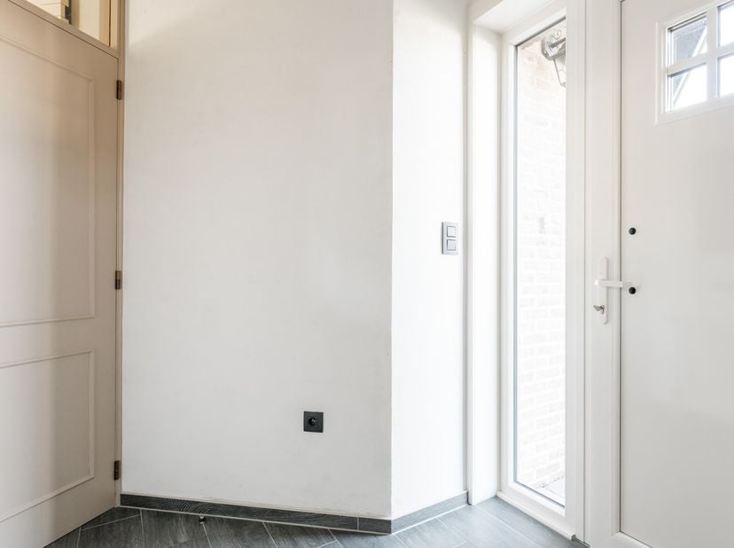 Deze mooie woning vinden we terug in de Holvenstraat te Pelt. De woning ligt op een ruim perceel van 963m² met een mooi uitzicht op de weilanden.&lt;br /