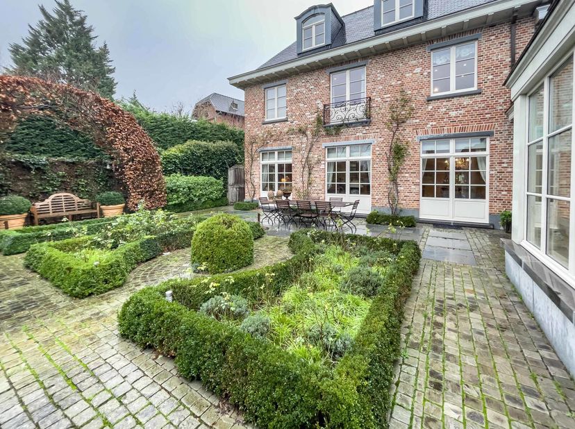 Exclusief te ontdekken bij Victoire - Junot - www.victoire.be- Tel: 02 375 10 10Oudergem - prestigieuze woning vol charme en met een uitzonderlijk com