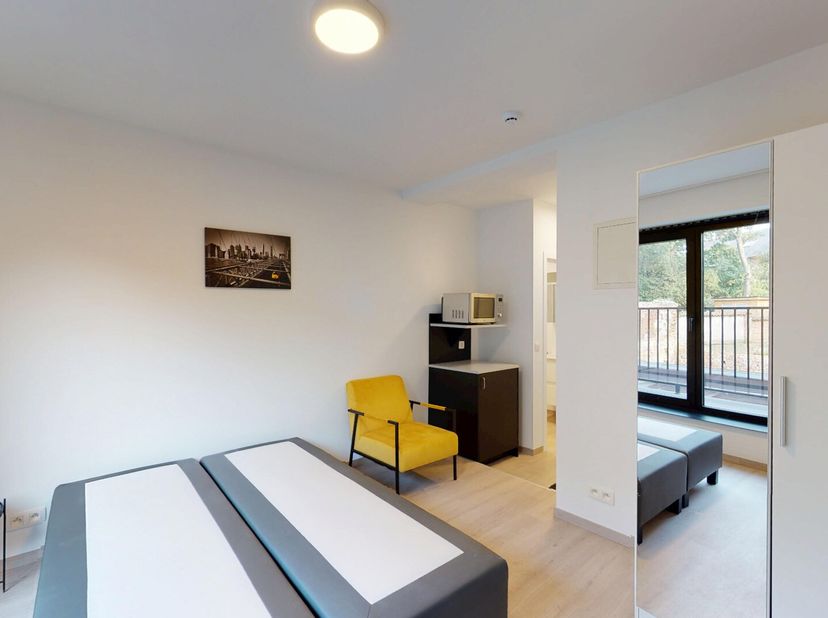Ben je op zoek naar een studentenkamer in Leuven? Dan is residentie NORA de perfecte plek voor jou! Deze prachtige kamer is gelegen in het hart van Le