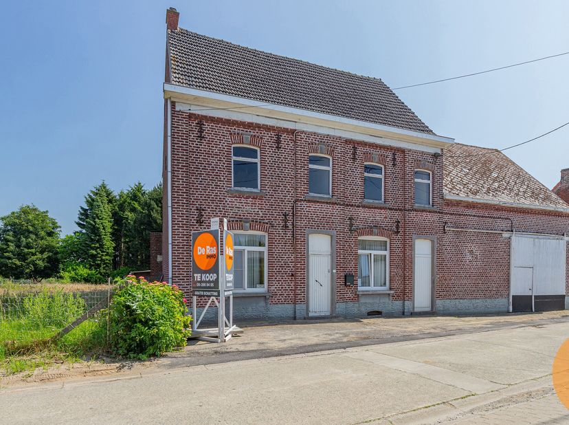 EERSTE BEZOEKDAG OP VRIJDAG 27/6 VAN 16u TOT 19u (ENKEL OP AFSPRAAK !!)&lt;br /&gt;
ST-LIEVENS-ESSE  Deze ruime en karaktervolle burgerwoning kan u vinden o