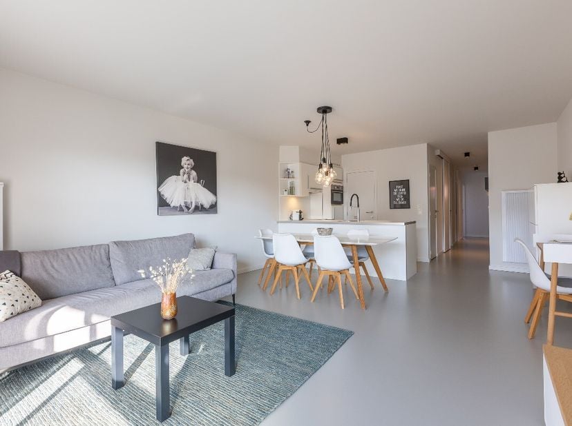 Oostduinkerke: gerenoveerd appartement met drie slaapkamers in het centrum.Dit zeer mooie, recent gerenoveerde appartement is een echte buitenkans  zu