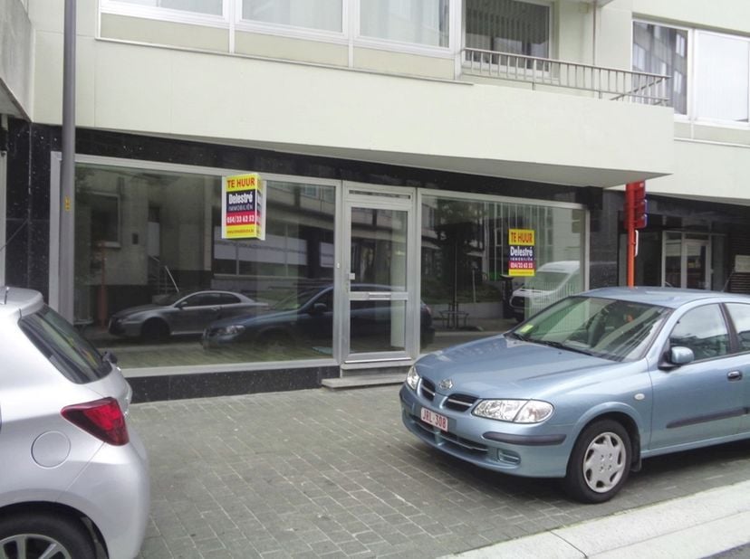 Commerciële (kantoor)ruimte met tal van mogelijkheden te huur, gelegen in het centrum van Aalst. &lt;br /&gt;
Parking (zowel voor de deur als in de omliggen